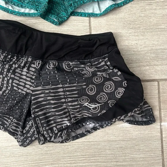 Saucony Running Shorts Patterned Bundle Size XS EUC - Picture 4 of 13